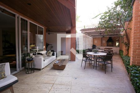 Quintal de casa de condomínio à venda com 3 quartos, 600m² em Jardim Everest, São Paulo