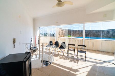 Apartamento à venda com 200m², 2 quartos e 3 vagasCobertura - Sala