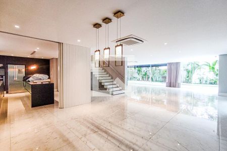 Sala de casa de condomínio à venda com 3 quartos, 600m² em Granja Julieta, São Paulo