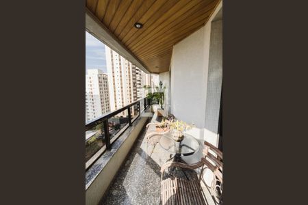 Varanda 1 de apartamento à venda com 4 quartos, 200m² em Perdizes, São Paulo