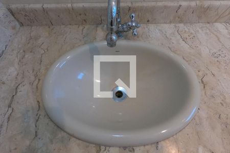 Banheiro de apartamento à venda com 2 quartos, 126m² em Jardim Henriqueta, Taboão da Serra