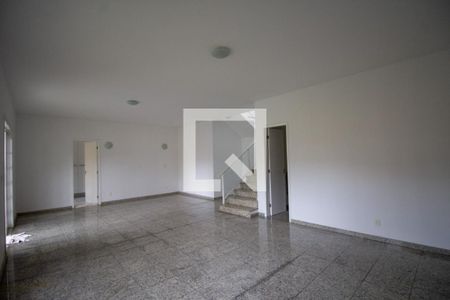 Casa de condomínio para alugar com 120m², 4 quartos e 3 vagasSala