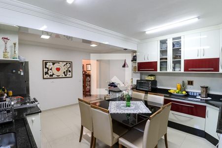 Casa para alugar com 224m², 4 quartos e 5 vagas Casa para alugar com 224m², 4 quartos e 5 vagasCozinha