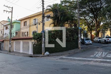 Casa para alugar com 224m², 4 quartos e 5 vagas Casa para alugar com 224m², 4 quartos e 5 vagasFachada