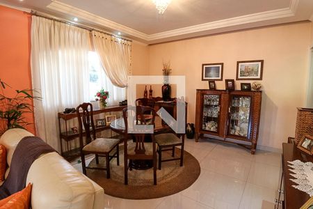 Casa à venda com 224m², 4 quartos e 5 vagasSala