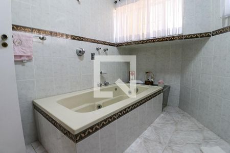 Casa para alugar com 224m², 4 quartos e 5 vagas Casa para alugar com 224m², 4 quartos e 5 vagasBanheiro suíte 3