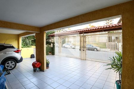 Casa para alugar com 224m², 4 quartos e 5 vagas Casa para alugar com 224m², 4 quartos e 5 vagasGaragem
