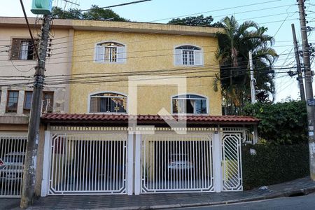 Casa para alugar com 224m², 4 quartos e 5 vagas Casa para alugar com 224m², 4 quartos e 5 vagasFachada