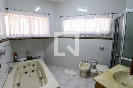 Casa para alugar com 224m², 4 quartos e 5 vagas Casa para alugar com 224m², 4 quartos e 5 vagasBanheiro suíte 3