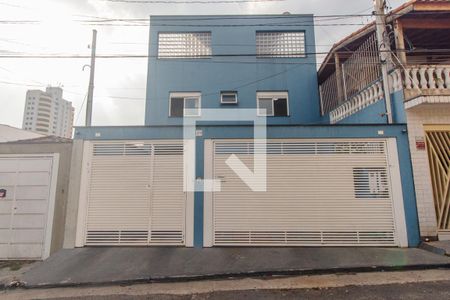 Casa para alugar com 168m², 6 quartos e 4 vagas Casa para alugar com 168m², 6 quartos e 4 vagasFachada