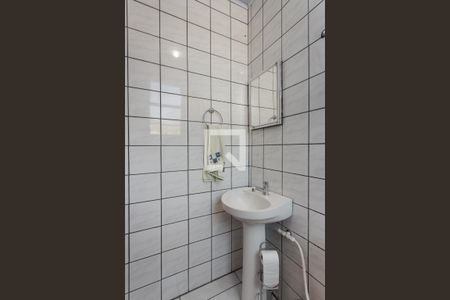 Banheiro de apartamento à venda com 1 quarto, 50m² em Morro Santana, Porto Alegre