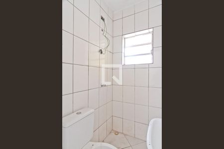 Banheiro de casa para alugar com 1 quarto, 30m² em Jardim Peri Novo, São Paulo