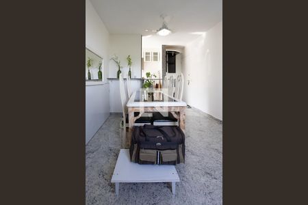 Sala de apartamento para alugar com 3 quartos, 53m² em Vargem Pequena, Rio de Janeiro