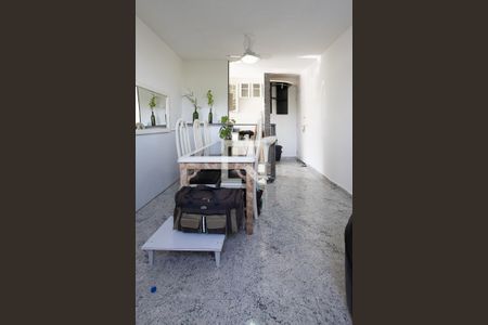 Sala de apartamento para alugar com 3 quartos, 53m² em Vargem Pequena, Rio de Janeiro