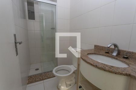 Banheiro social  de apartamento à venda com 3 quartos, 80m² em Taboão, Diadema