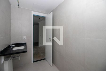 Banheiro de kitnet/studio à venda com 1 quarto, 43m² em Auxiliadora, Porto Alegre