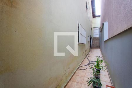 Casa à venda com 191m², 2 quartos e 2 vagas Casa à venda com 191m², 2 quartos e 2 vagasCorredor - Externo