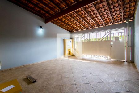 Casa à venda com 191m², 2 quartos e 2 vagas Casa à venda com 191m², 2 quartos e 2 vagasGaragem
