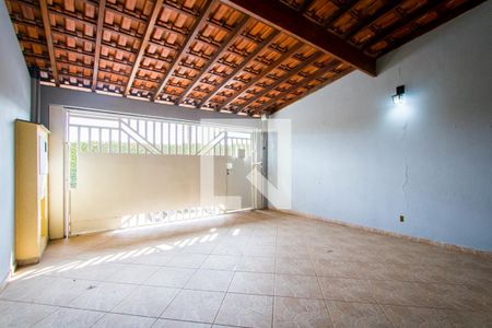 Casa à venda com 191m², 2 quartos e 2 vagas Casa à venda com 191m², 2 quartos e 2 vagasGaragem