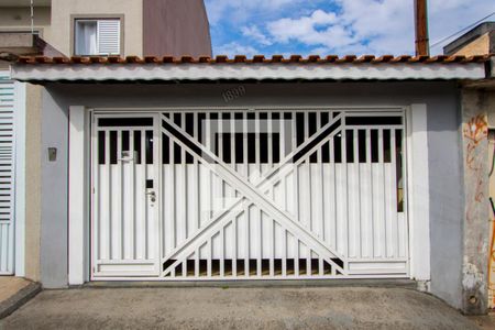 Casa à venda com 191m², 2 quartos e 2 vagas Casa à venda com 191m², 2 quartos e 2 vagasFachada