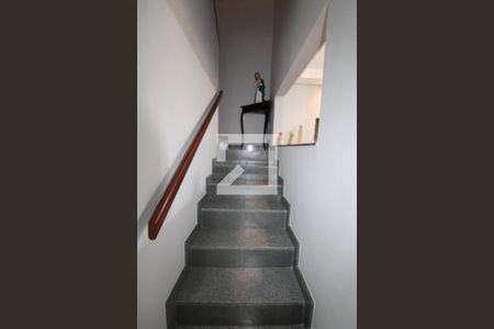 Escada de casa de condomínio à venda com 3 quartos, 200m² em Parque Rural Fazenda Santa Cândida, Campinas