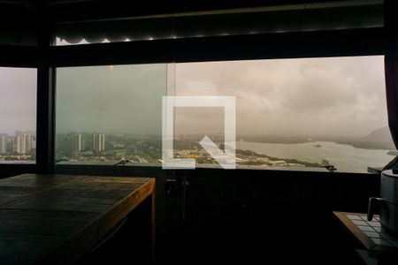 Vista da Sala/Cozinha de apartamento à venda com 2 quartos, 72m² em Barra da Tijuca, Rio de Janeiro