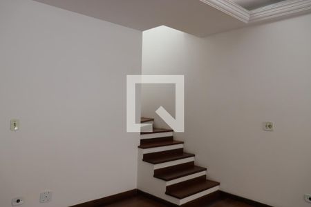 Escada - Acesso Quartos de casa para alugar com 3 quartos, 180m² em Vila Suzana, São Paulo