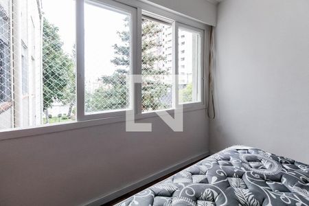 Quarto de apartamento para alugar com 1 quarto, 46m² em Vila Ipiranga, Porto Alegre