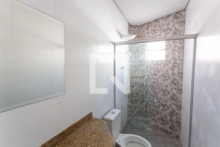 Banheiro Social de kitnet/studio para alugar com 1 quarto, 18m² em Cachoeirinha, Belo Horizonte