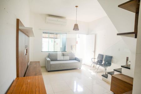 Sala de casa para alugar com 2 quartos, 85m² em Jardim Santa Rita, Duque de Caxias