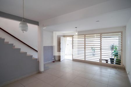 Sala de casa à venda com 3 quartos, 150m² em Vila Cordeiro, São Paulo