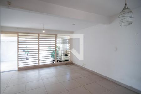 Sala de casa à venda com 3 quartos, 150m² em Vila Cordeiro, São Paulo