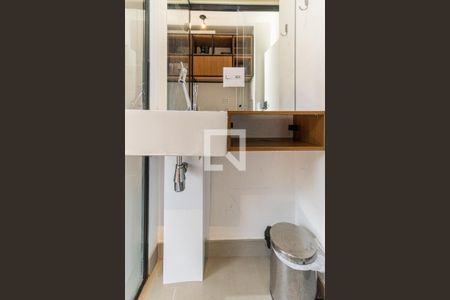 Banheiro de kitnet/studio para alugar com 1 quarto, 11m² em Vila Buarque, São Paulo