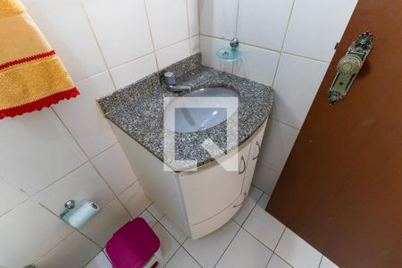 Banheiro da suíte de casa à venda com 3 quartos, 140m² em Parque São Quirino, Campinas