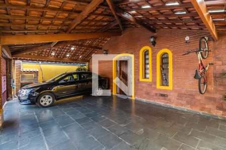 Casa à venda com 200m², 3 quartos e 4 vagas Casa à venda com 200m², 3 quartos e 4 vagasGaragem