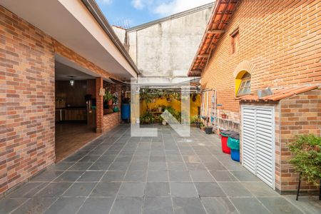 Casa à venda com 200m², 3 quartos e 4 vagas Casa à venda com 200m², 3 quartos e 4 vagasQuintal