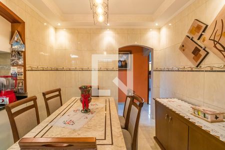 Casa à venda com 200m², 3 quartos e 4 vagas Casa à venda com 200m², 3 quartos e 4 vagasCozinha