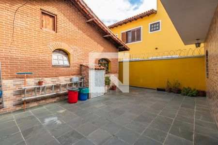 Casa à venda com 200m², 3 quartos e 4 vagas Casa à venda com 200m², 3 quartos e 4 vagasQuintal