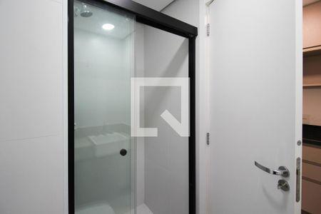 Banheiro  de kitnet/studio para alugar com 1 quarto, 24m² em Indianópolis, São Paulo