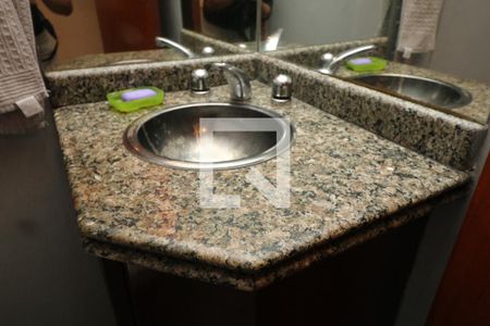 Lavabo de casa para alugar com 3 quartos, 202m² em Jardim Piqueroby, São Paulo