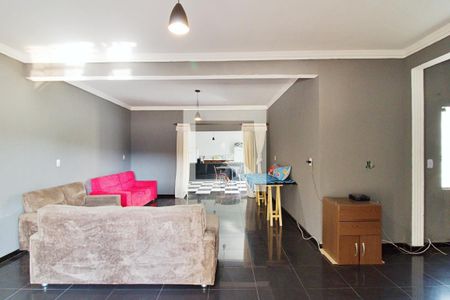 Sala de casa para alugar com 1 quarto, 330m² em Vila Indiana, Taboão da Serra