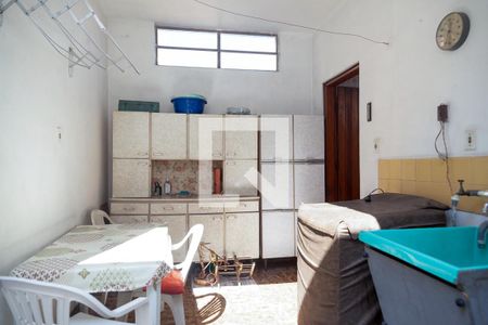 Casa à venda com 302m², 4 quartos e 2 vagas Casa à venda com 302m², 4 quartos e 2 vagasÁrea de Serviço