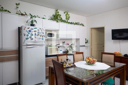 Casa à venda com 302m², 4 quartos e 2 vagas Casa à venda com 302m², 4 quartos e 2 vagasCozinha