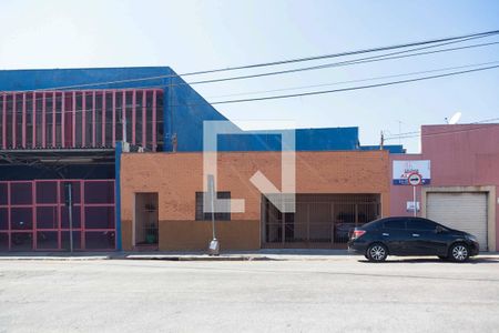 Casa à venda com 302m², 4 quartos e 2 vagas Casa à venda com 302m², 4 quartos e 2 vagasFachada