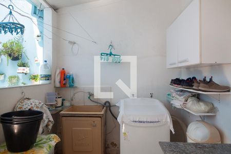 Casa à venda com 302m², 4 quartos e 2 vagas Casa à venda com 302m², 4 quartos e 2 vagasÁrea de Serviço