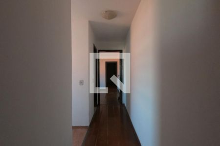 Corredor de casa para alugar com 4 quartos, 132m² em Jardim Maria Rosa, Taboão da Serra