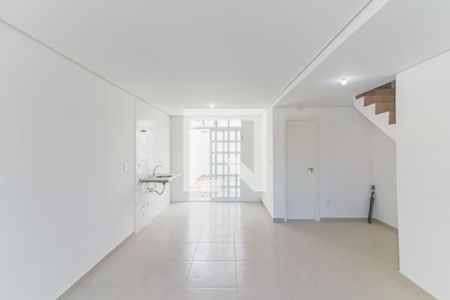 Casa à venda com 88m², 2 quartos e 2 vagasSala / Cozinha