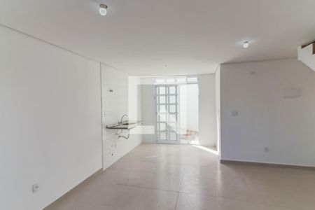 Sala / Cozinha de casa à venda com 2 quartos, 77m² em Vila Universitaria, São Paulo