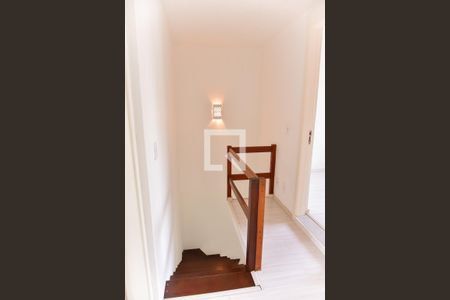 Escada de casa de condomínio à venda com 4 quartos, 86m² em Jardim Itu, Porto Alegre