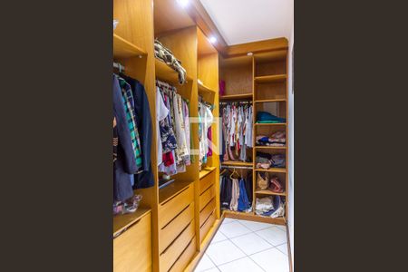 Closet da suíte de casa à venda com 3 quartos, 350m² em Ferrazópolis, São Bernardo do Campo